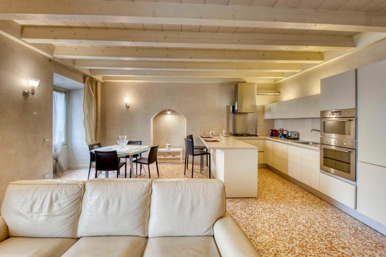 Apartmentsarena - Suite Mercatorum - Piazza Erbe Verona Exterior photo