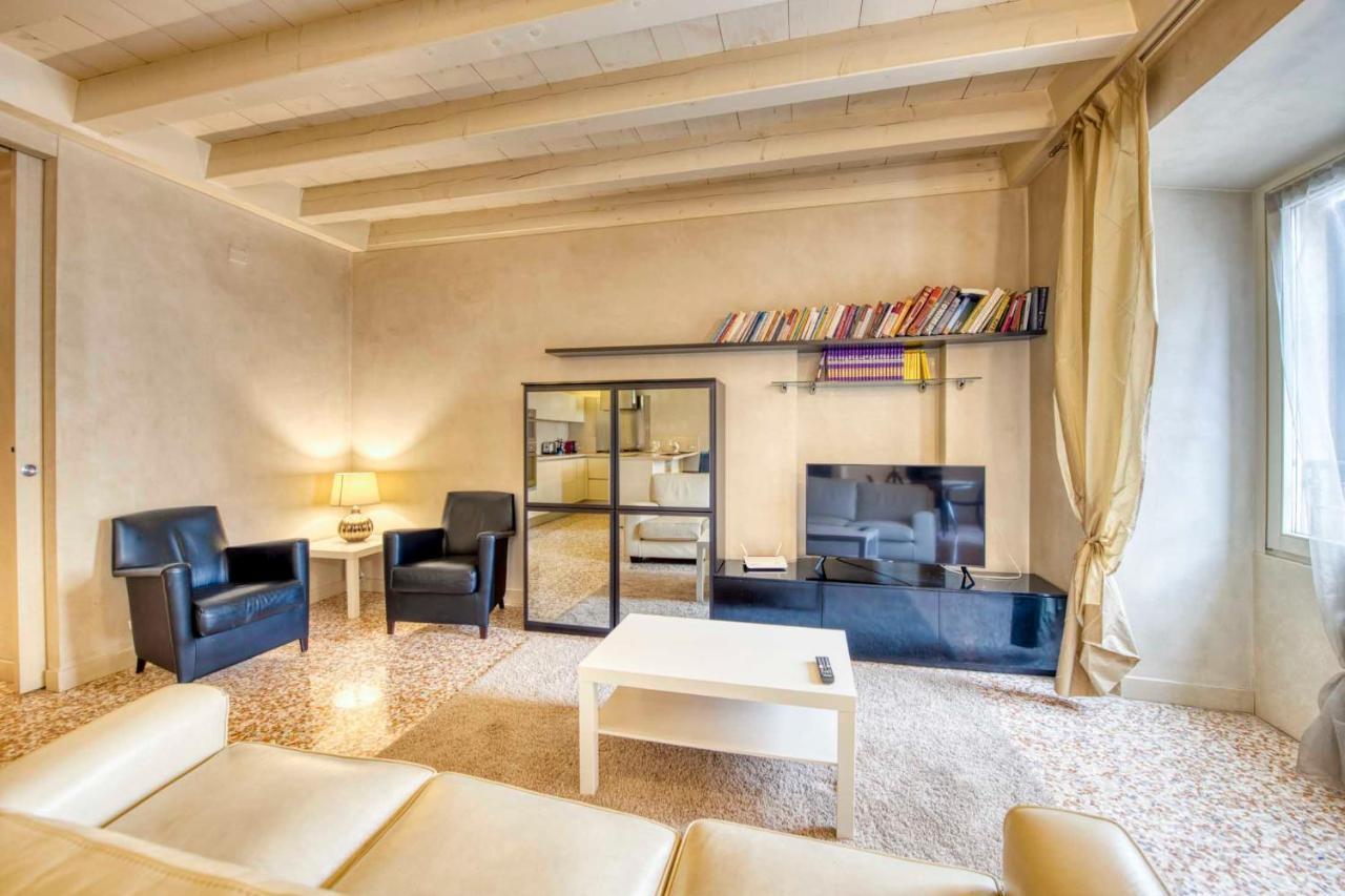 Apartmentsarena - Suite Mercatorum - Piazza Erbe Verona Exterior photo
