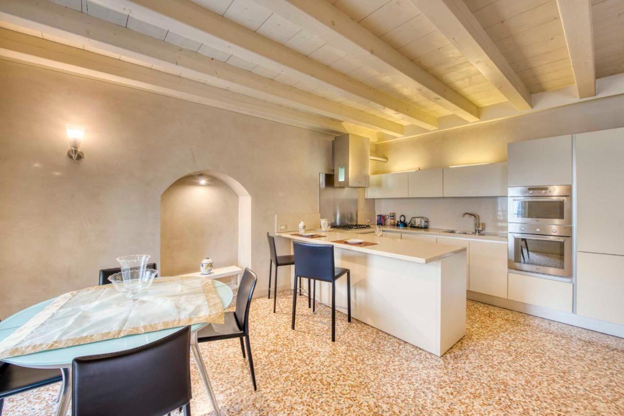 Apartmentsarena - Suite Mercatorum - Piazza Erbe Verona Exterior photo